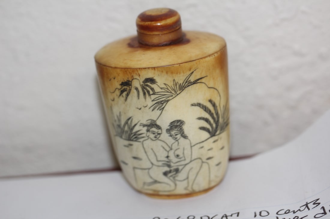 Erotica Bone Snuff Bottle - 2