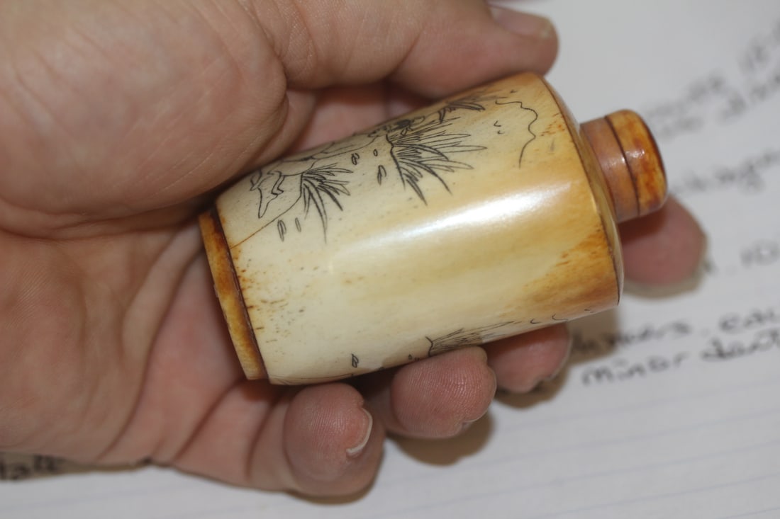 Erotica Bone Snuff Bottle - 4