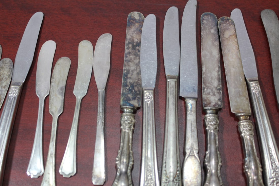 A Large Lot of Silverplated Knives - 3
