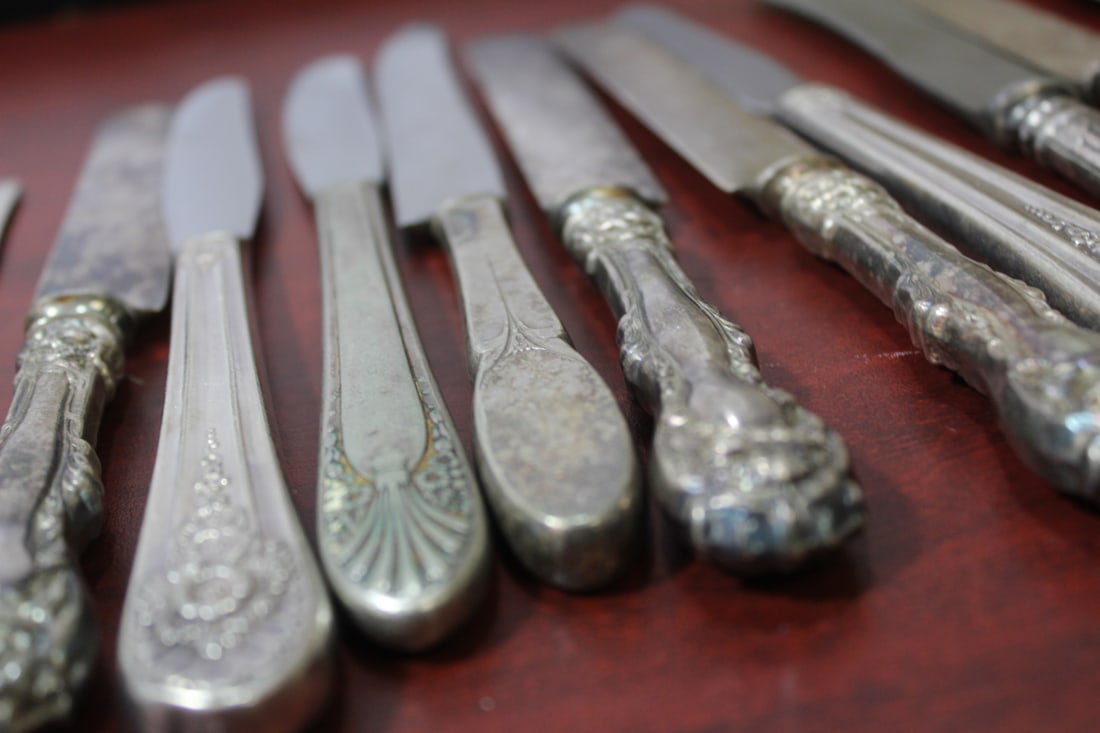 A Large Lot of Silverplated Knives - 5