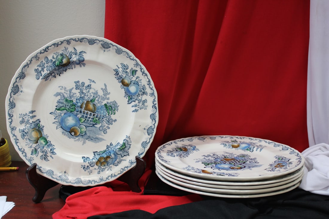A Set of 6 Mason's Pottery Dinner Plates: 10 3/8" in diameter - fruit basket pattern