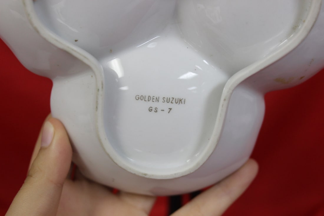 A Golden Suzuki Porcelain Dish - 3