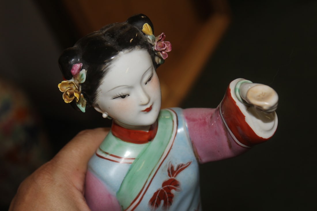 Chinese Porcelain Lady - 5