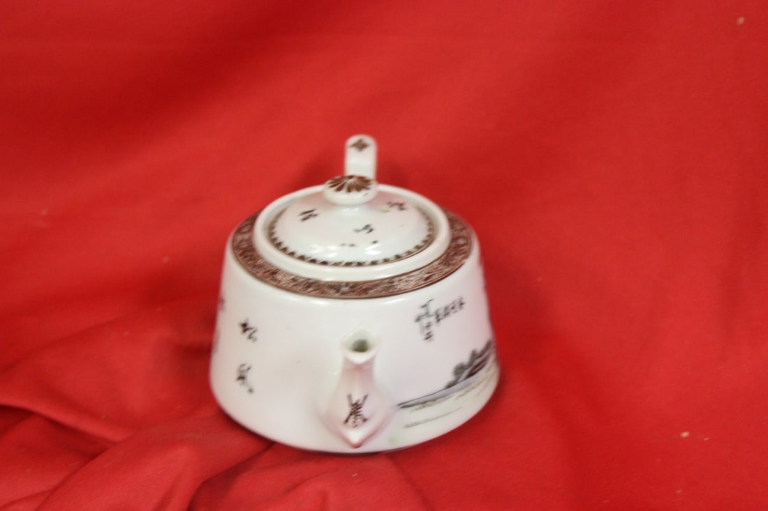A Beautiful Antique Chinese Teapot - 2