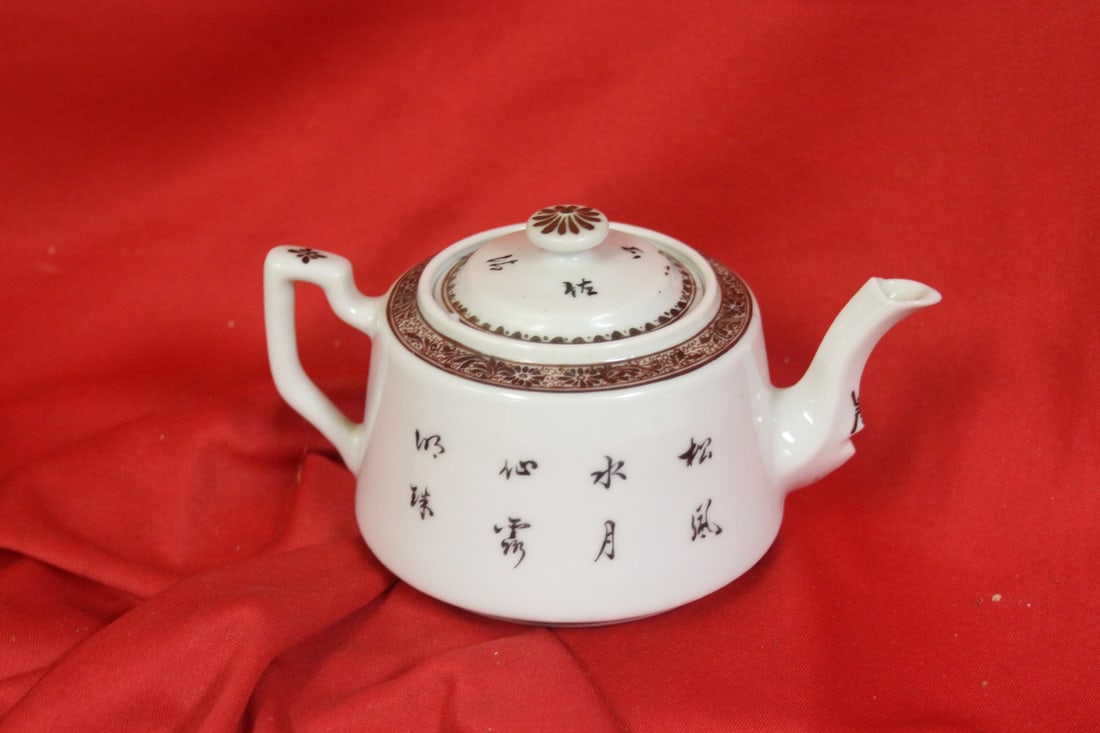 A Beautiful Antique Chinese Teapot - 3