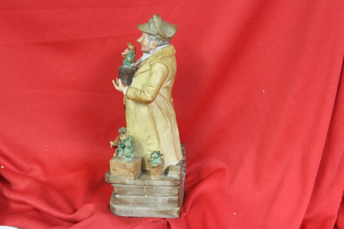 A Well Carved Porcelain Figurine - 4