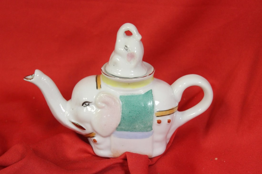 An Elephant Teapot: made in China - most likely durint he cultural revolution period - 5 7/8" across