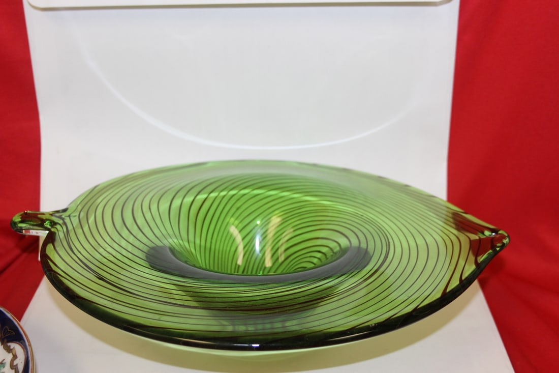 An Art Glass Leaf Shape bowl: 13 1/8" across