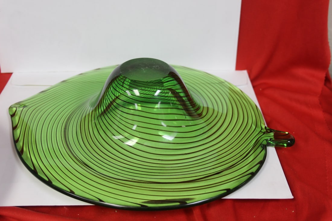 An Art Glass Leaf Shape bowl - 2