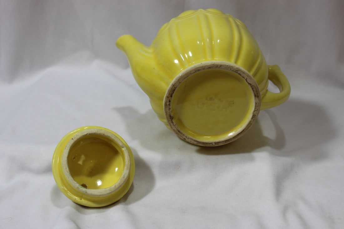A Vintage Yellow Shawnee Teapot - 4
