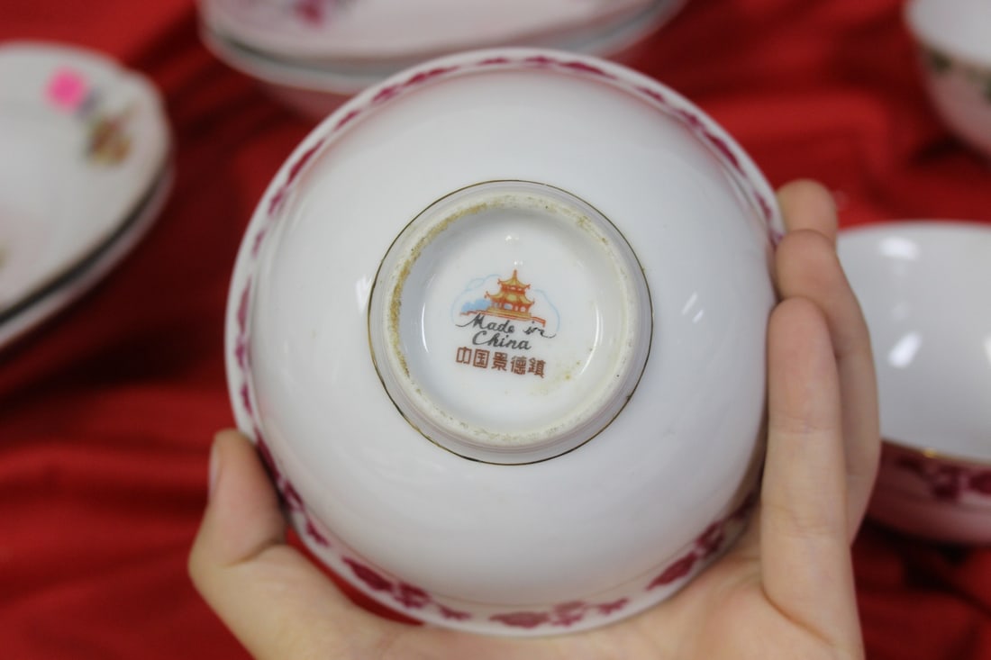 Lot of Two Chinese Export Bowls - 3