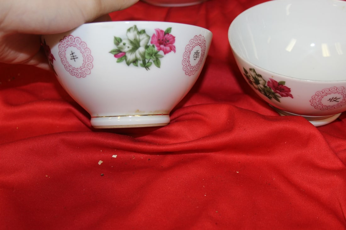 A Pair of Chinese Export Bowls - 2