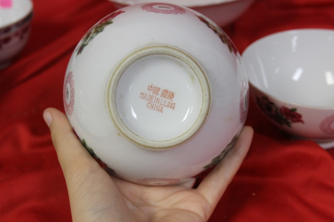 A Pair of Chinese Export Bowls - 3