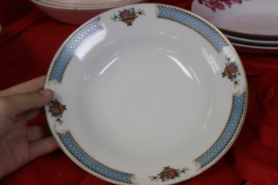 A Vintage Chinese Soup Bowl: 8" in diameter