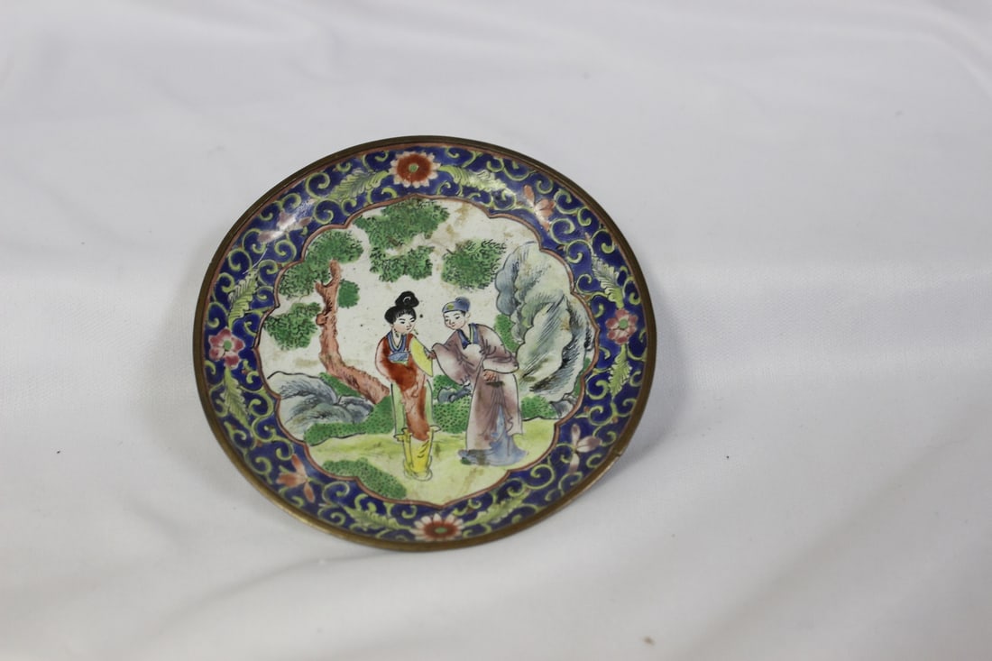 A Vintage China Enamel Small Dish: 3 1/2" in diameter