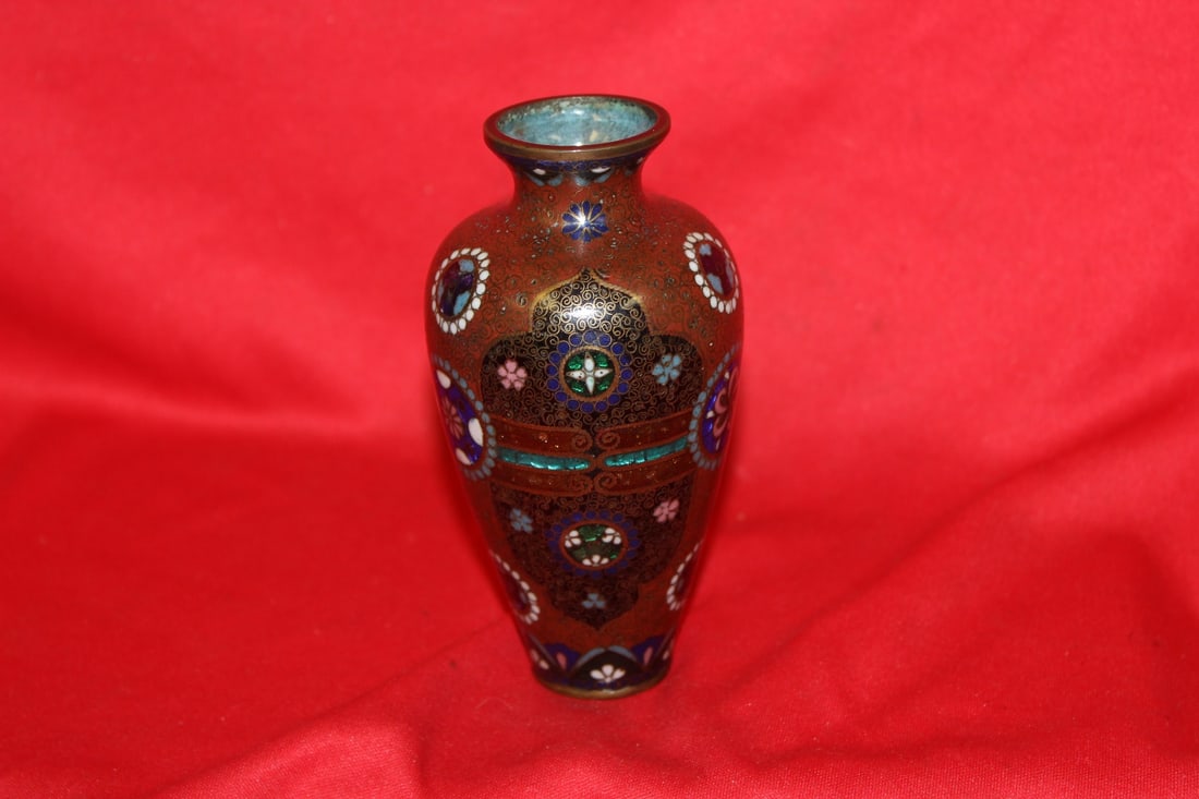 An Antique Japanese Cloisonne: late 19th century - 5 inches tall