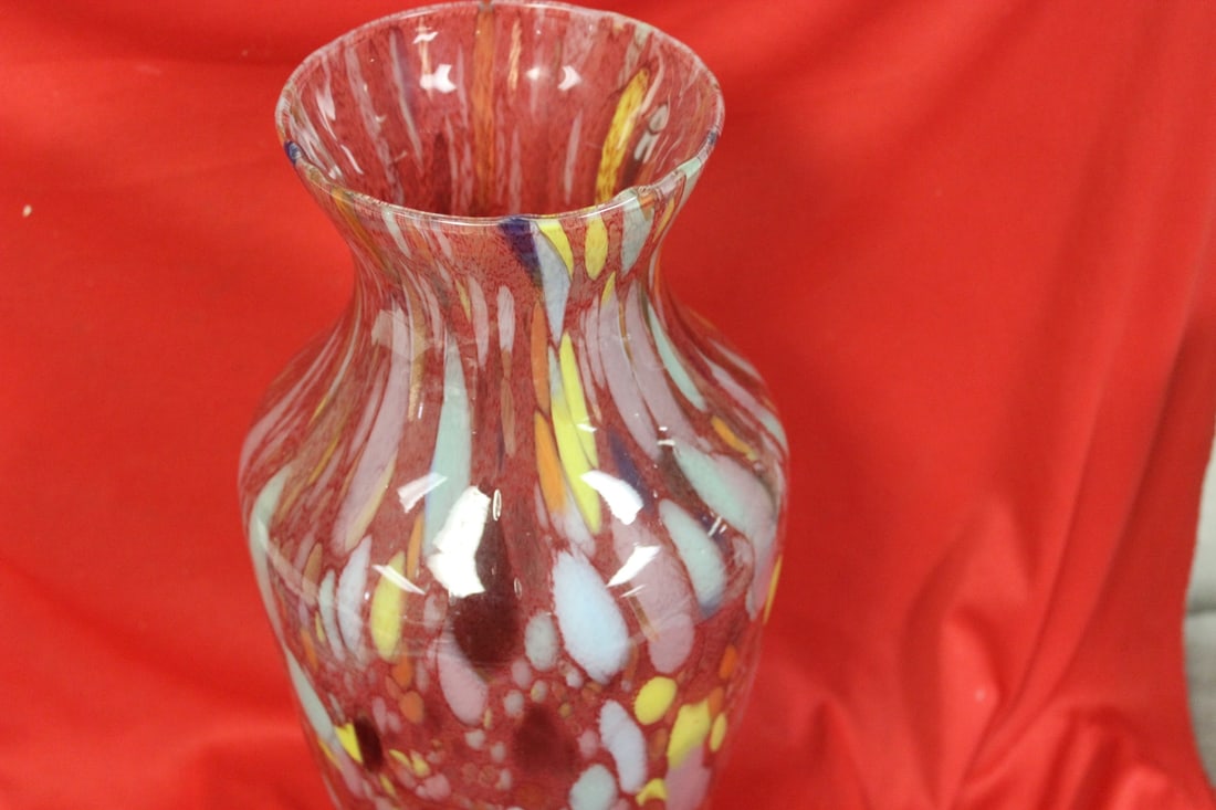 An Art Glass Vase - 2