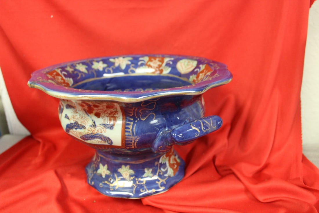 A Chinese Two Handle Ceramic Bowl - 2