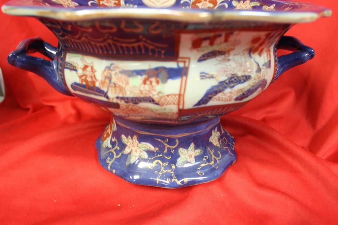 A Chinese Two Handle Ceramic Bowl - 5