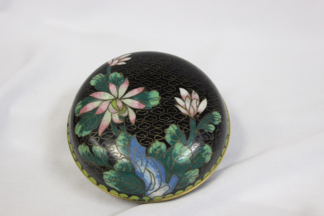 A Chinese Cloisonne Round Box - 2