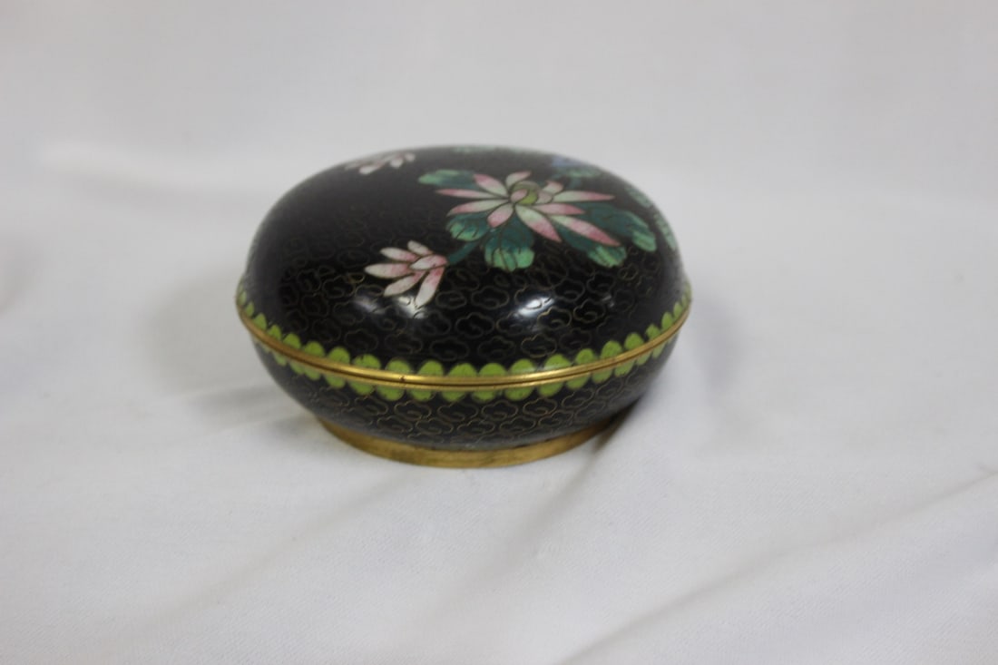 A Chinese Cloisonne Round Box - 3