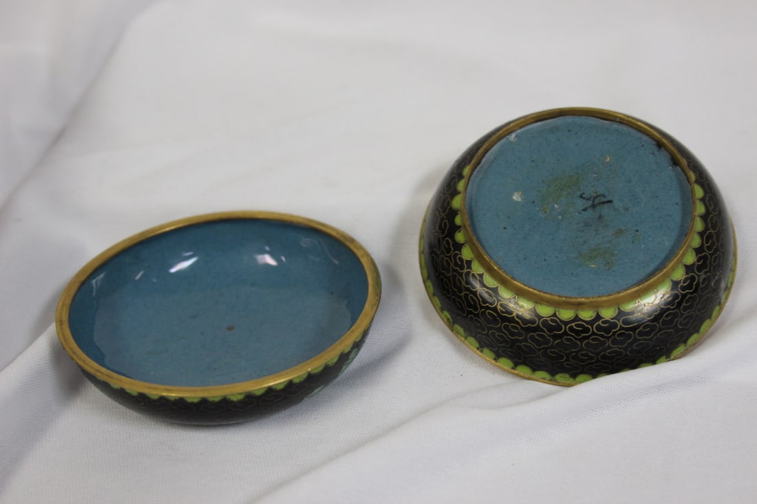 A Chinese Cloisonne Round Box - 5
