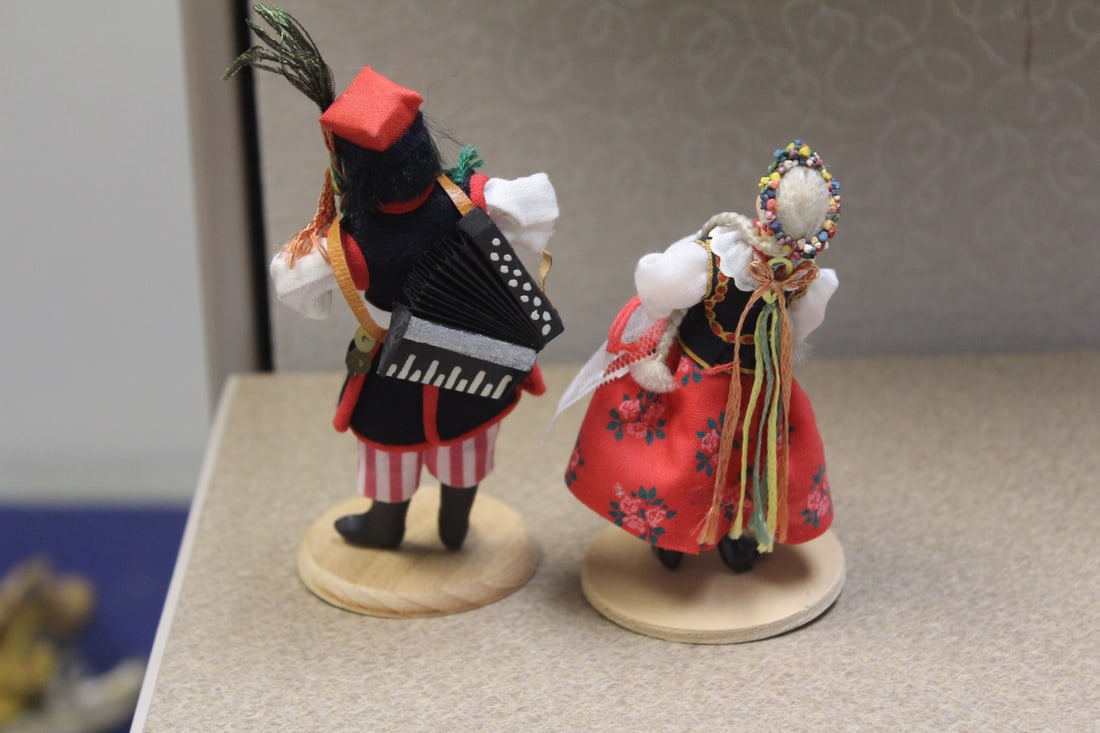Lot of 2 Figurines - 3