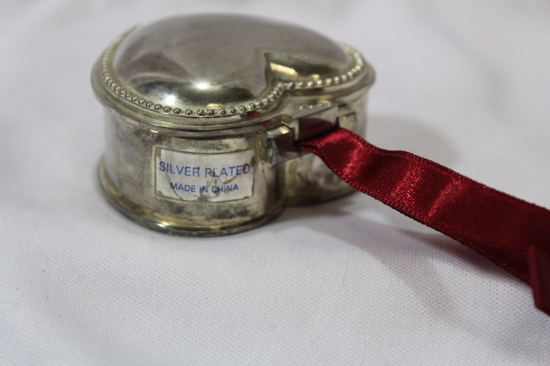 A Heart Shape Metal Trinket Box - 4