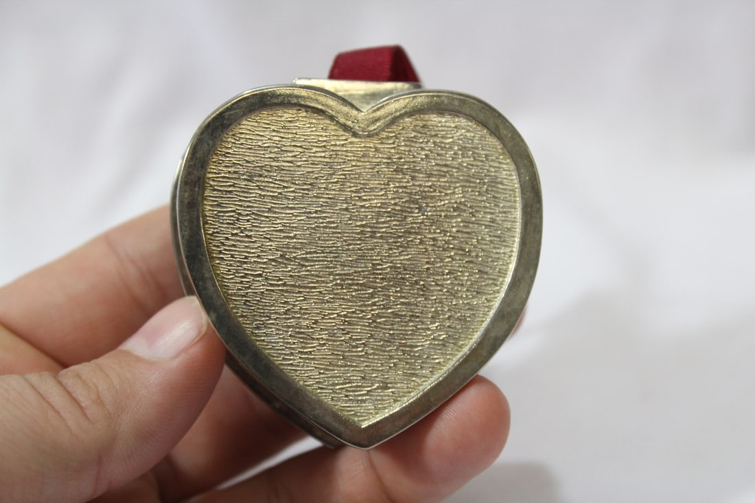 A Heart Shape Metal Trinket Box - 5