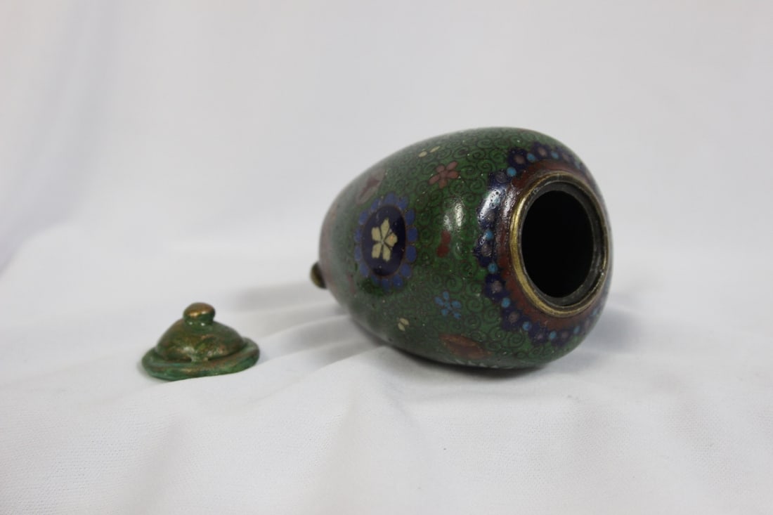 An Antique Japanese Jar with Lid - 3