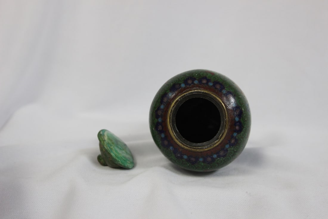 An Antique Japanese Jar with Lid - 5