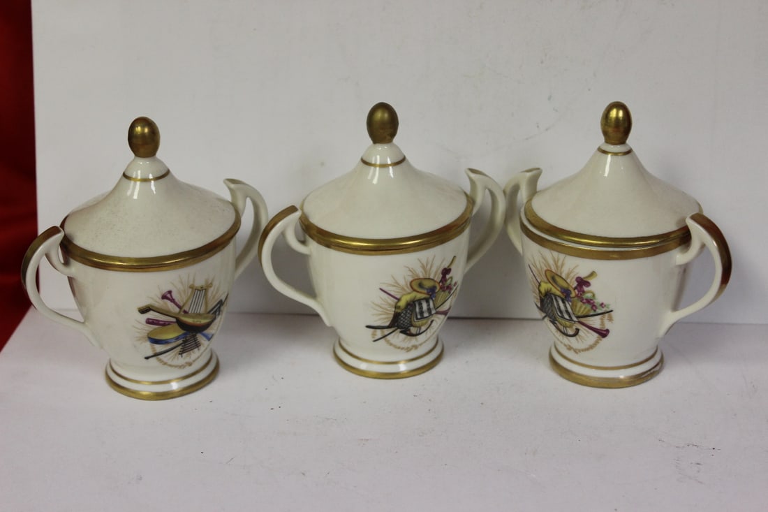 Set of 3 Italian Cups and Lids: 4 1/2" tall