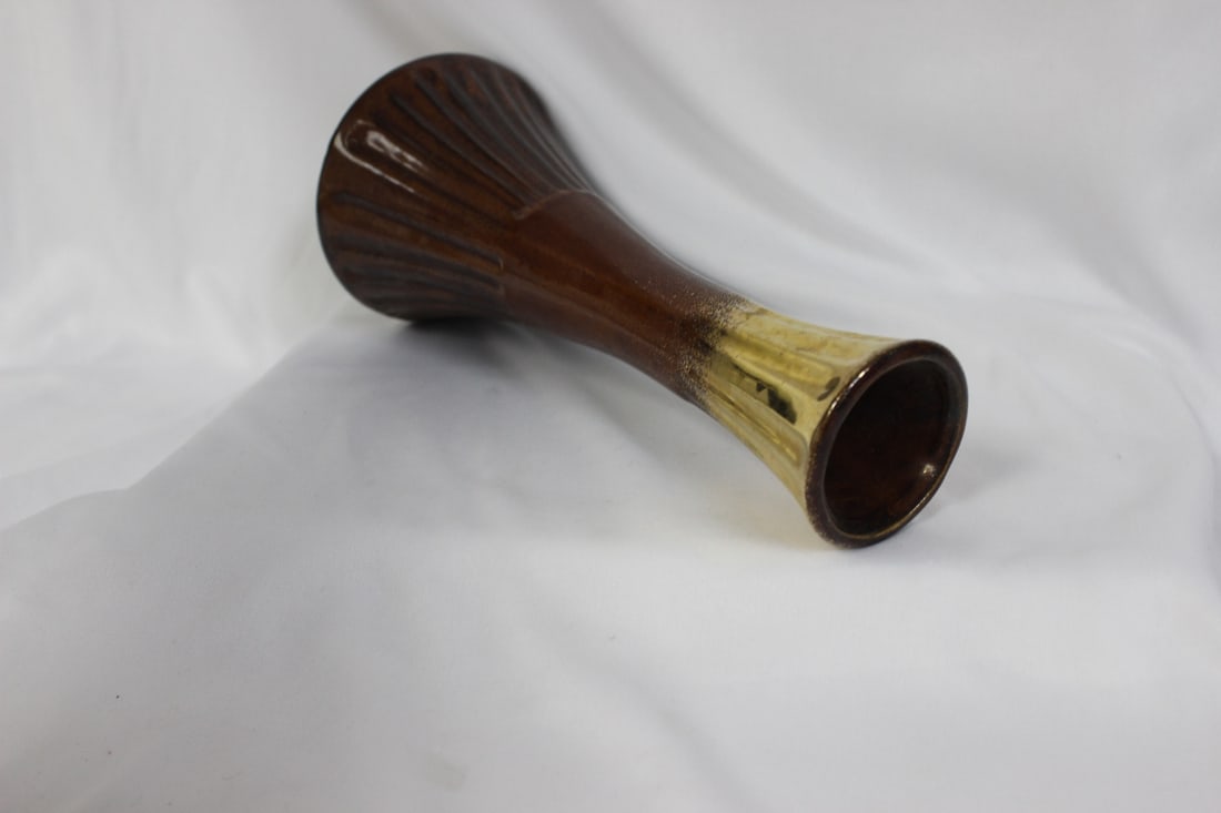 A Vintage Ceramic Trumpet Vase - 4