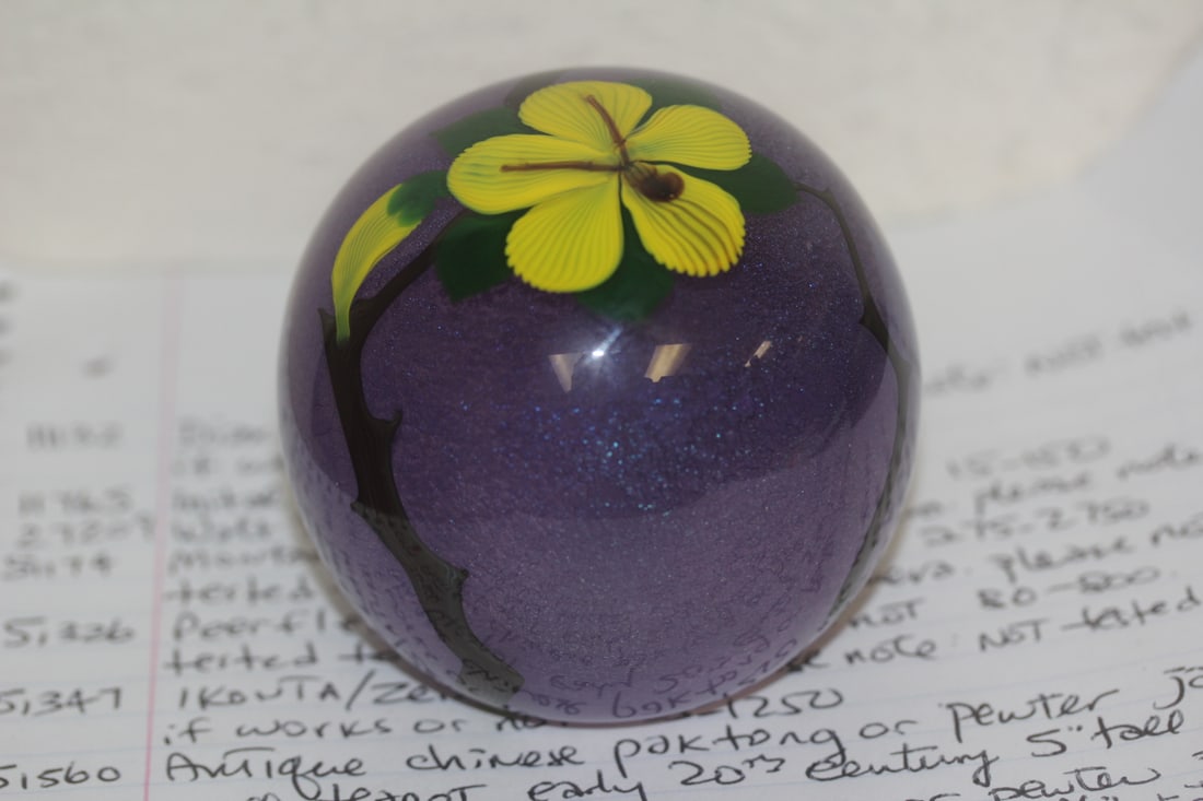 Signed Zellique Art Glass Apperweight: 3 inches in diameter