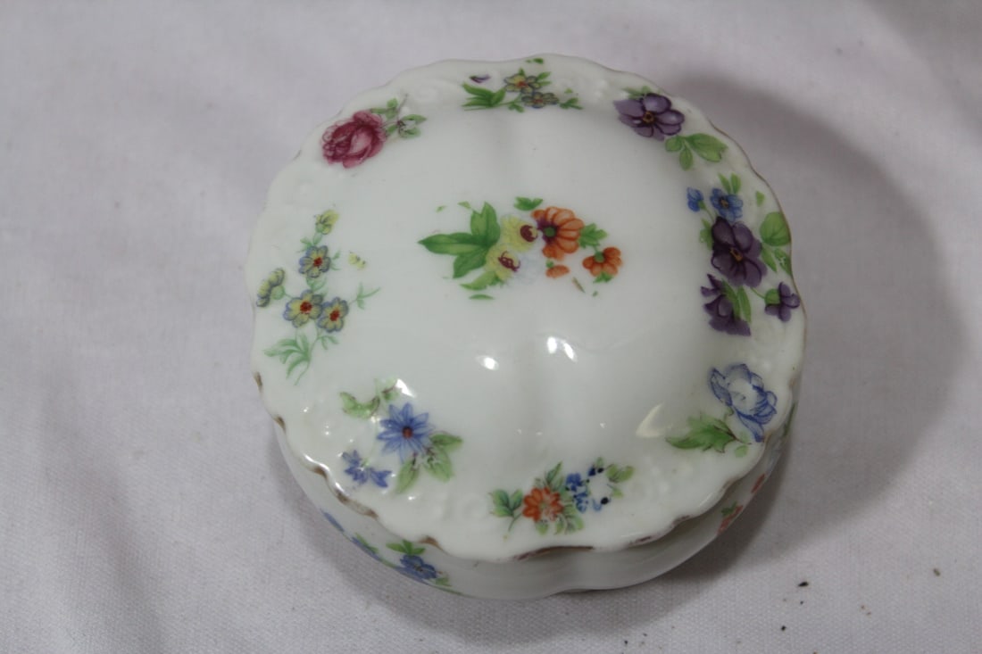 A Japanese Trinket Box: 3" in diameter