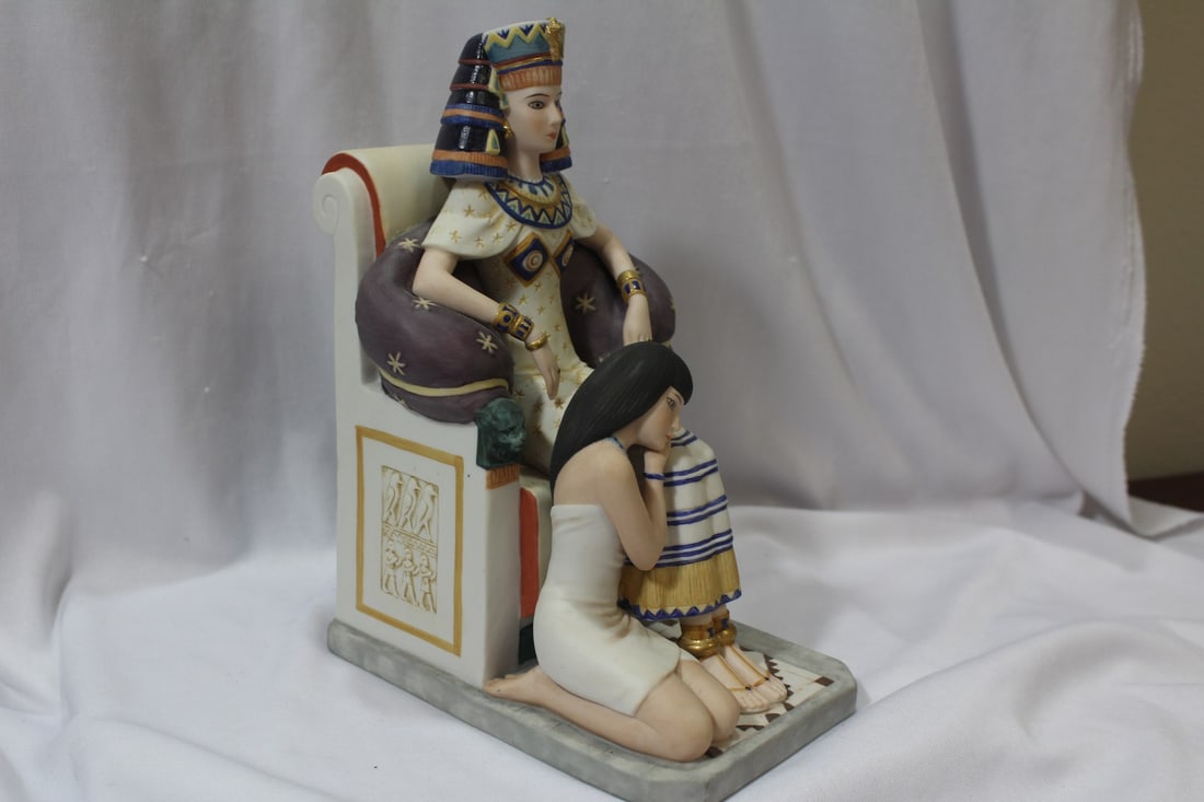 A Hamilton Collection Cleopatra Doll - 2