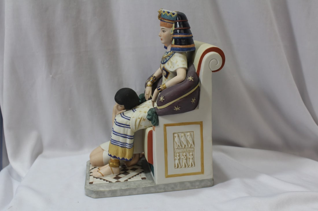 A Hamilton Collection Cleopatra Doll - 8