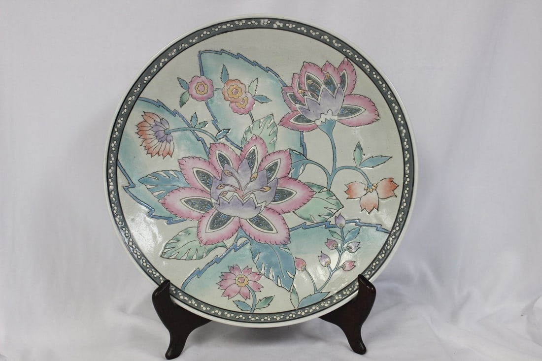 An Oriental Plate: 10 3/8" in diameter