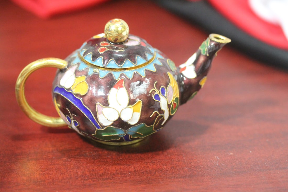 A Vintage Chinese Small Cloisonne Teapot - 3