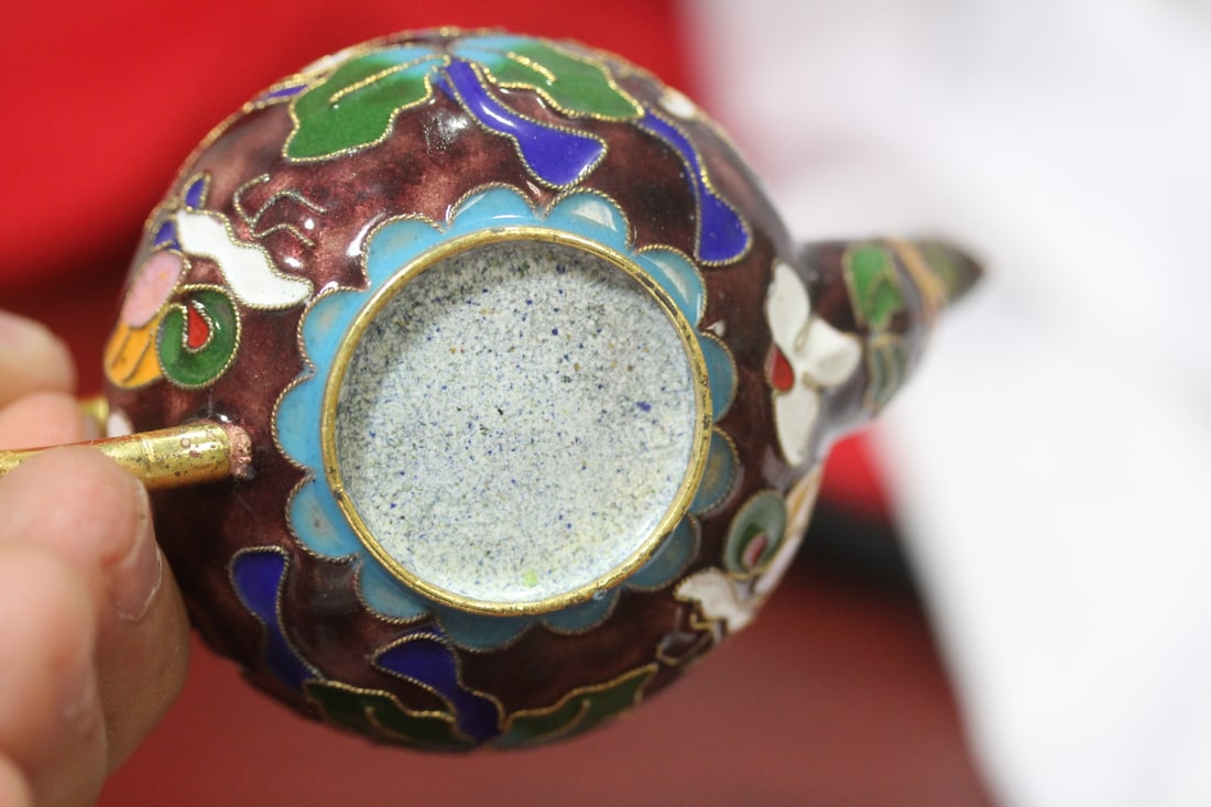 A Vintage Chinese Small Cloisonne Teapot - 8