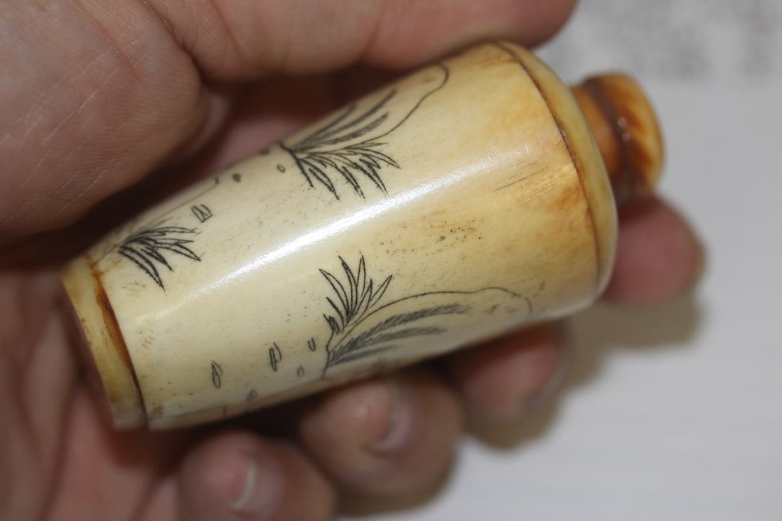 Erotica Bone Snuff Bottle - 5