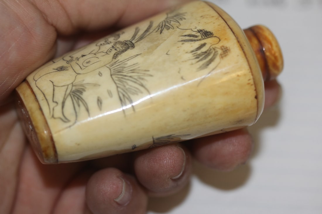 Erotica Bone Snuff Bottle - 6