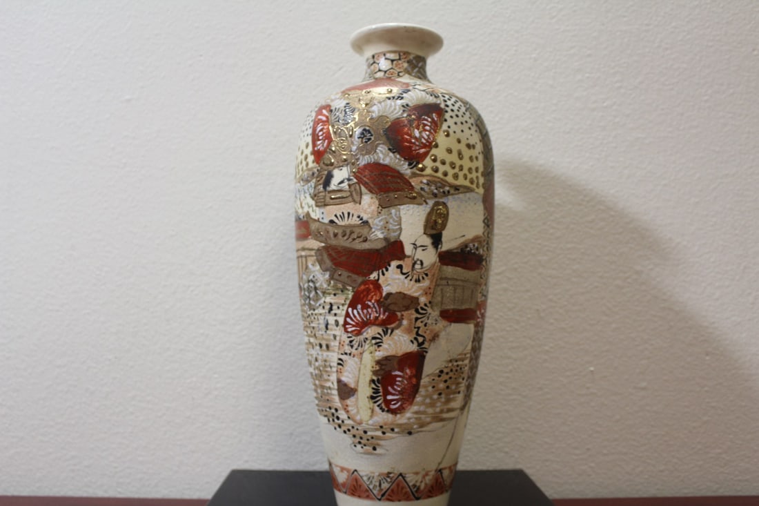 A Large Satsuma Vase: Artist signed - 14 1/4" tall
