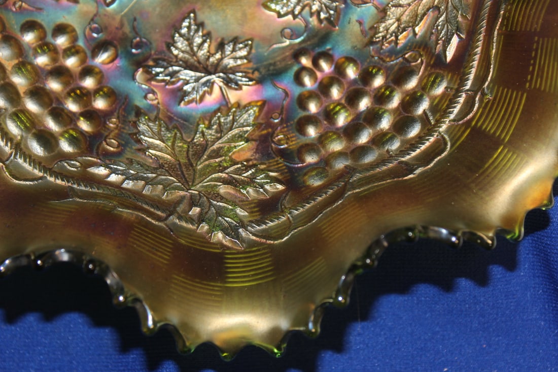 A Carnival Glass Bowl - 4