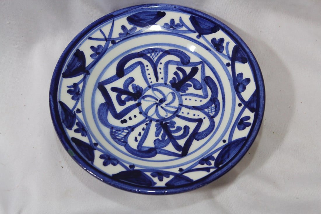 A Blue and White Small Plate: 5 5/8" in diameter