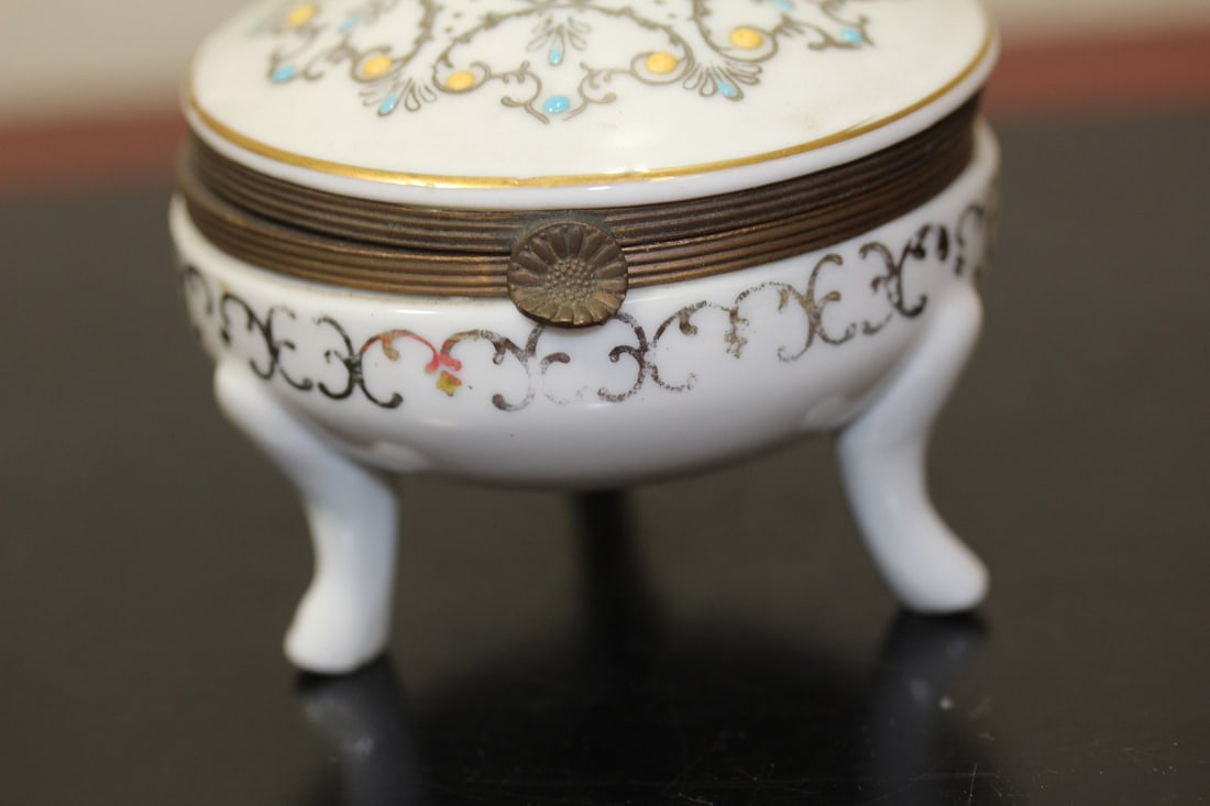 A 3-Legged Trinket box - 3