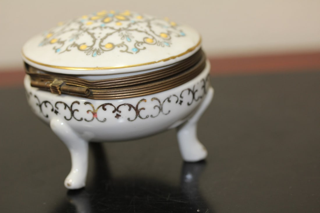 A 3-Legged Trinket box - 5