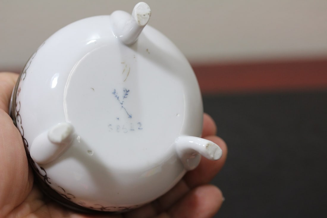 A 3-Legged Trinket box - 6