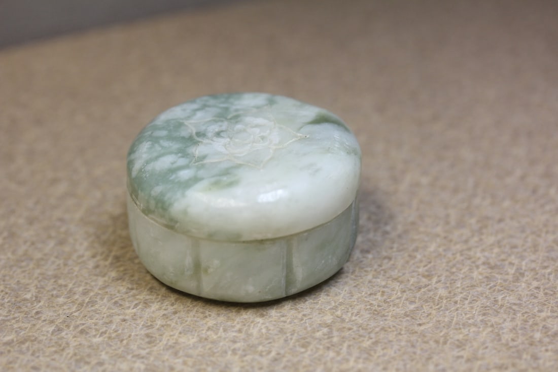 Chinese jade/hardstone box - 2