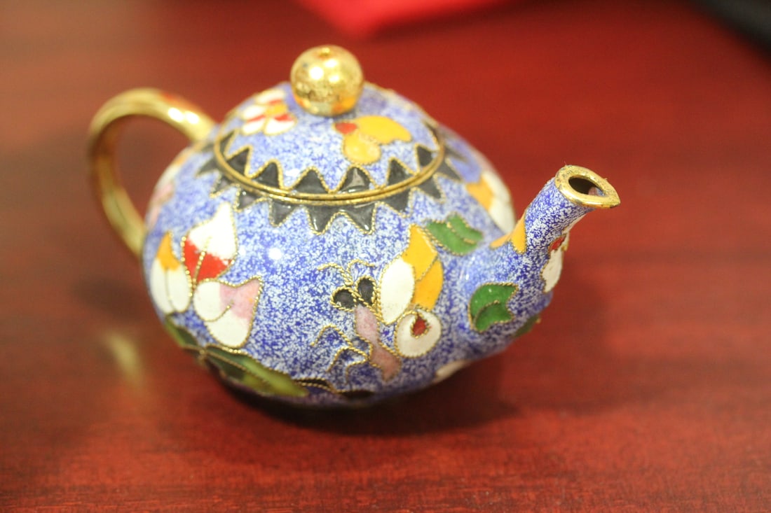 A Vintage Chinese Small Cloisonne Teapot - 4